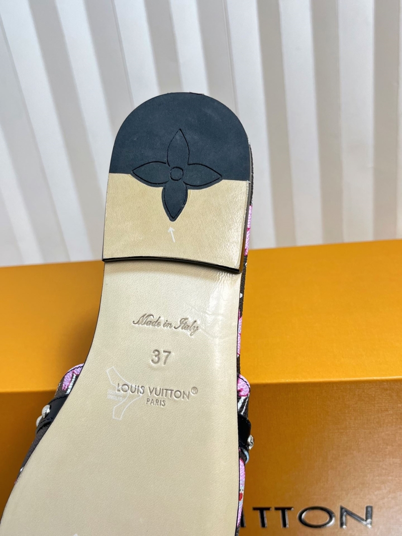 l0vis Vvtt0n slippers